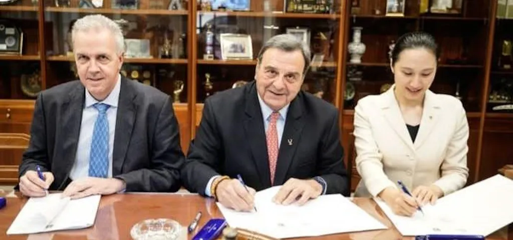 Μνημόνιο Συνεργασίας (ΜOU)  μεταξύ του Τεχνολογικού Ινστιτούτου Harbin (HIT) της Κίνας, του Πανεπιστημίου Πελοποννήσου (UoP) και της Διεθνούς Ολυμπιακής Ακαδημίας (IOA). 